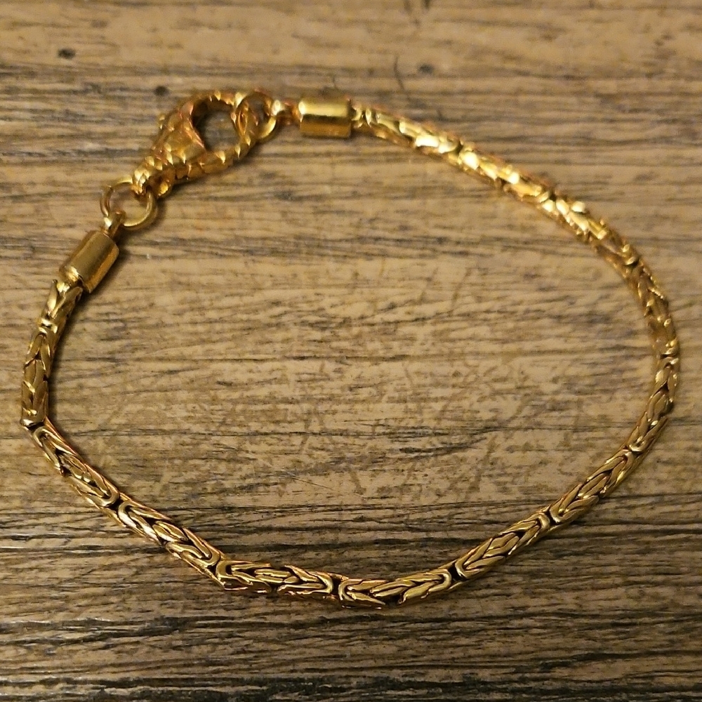 Legacy Elegant Gold Bracelet